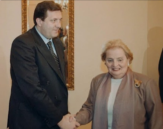 Milorade, za razliku od tebe, mi nikada nismo dobili 1$ od USAID-a. A ti, Milorade?