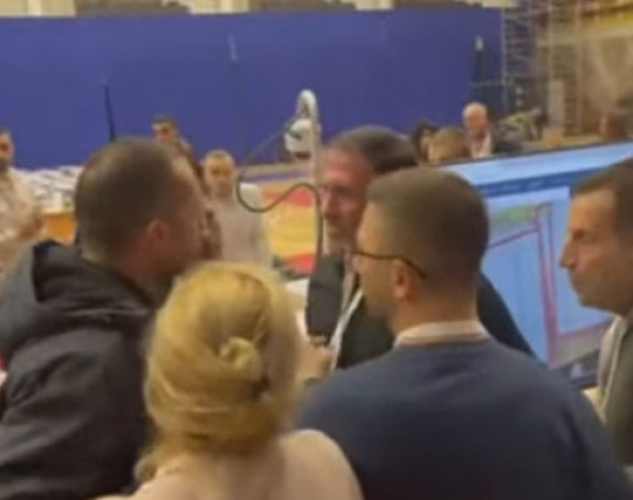 Mediji u PR: Sukob u centru za brojanje glasova