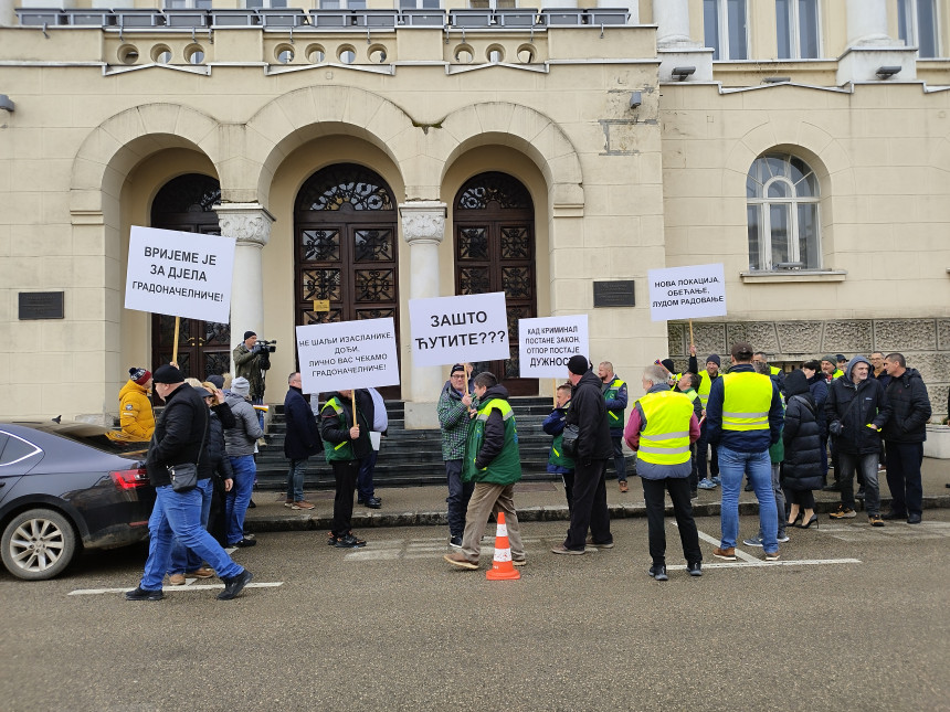 Radnici "Dep-ota" ispred Gradske uprave Banjaluka