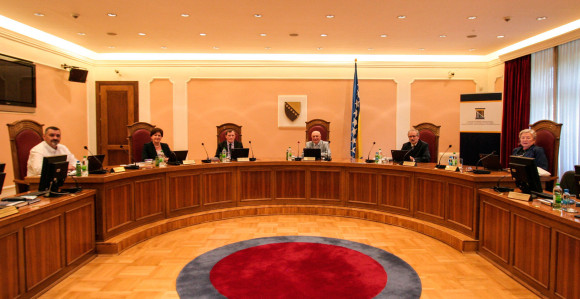 Privremena mjera za upotrebu zastave, grba i himne SRB