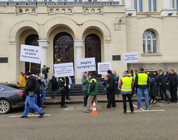 Radnici "Dep-ota" ispred Gradske uprave Banjaluka