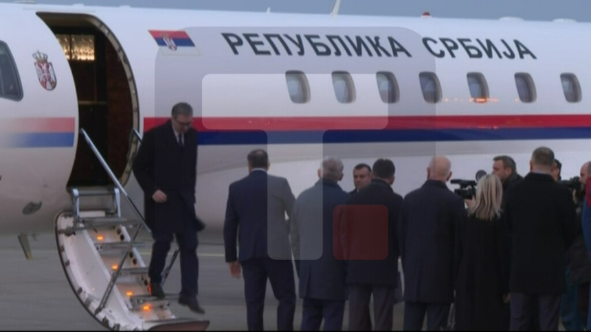 Вучић допутовао у Бањалуку, дочекао га Додик