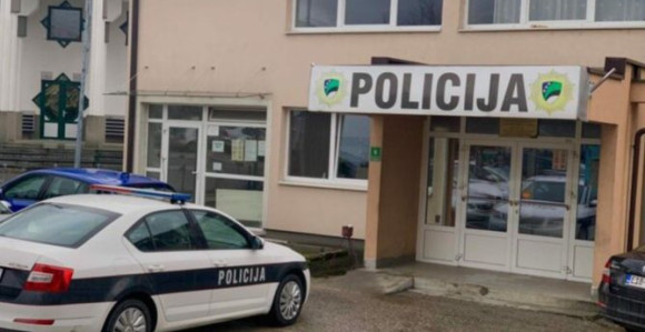 Užas u Kalesiji: Ubio suprugu i sina (13), pa pobjegao