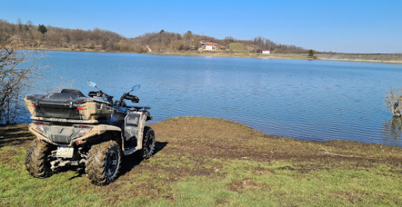 Kod Prnjavora pronađeno vozilo odbjeglog ubice