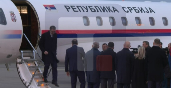 Vučić doputovao u Banjaluku, dočekao ga Dodik