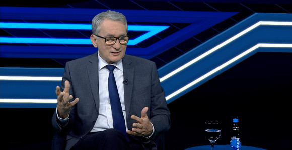 Pojedinci se bahate uzimajući narodni novac iz budžeta