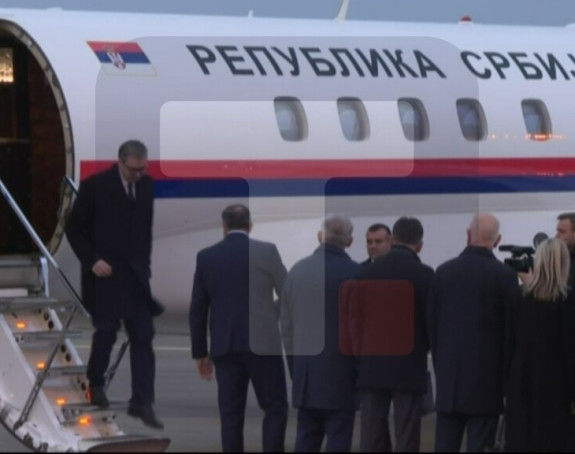 Vučić doputovao u Banjaluku, dočekao ga Dodik