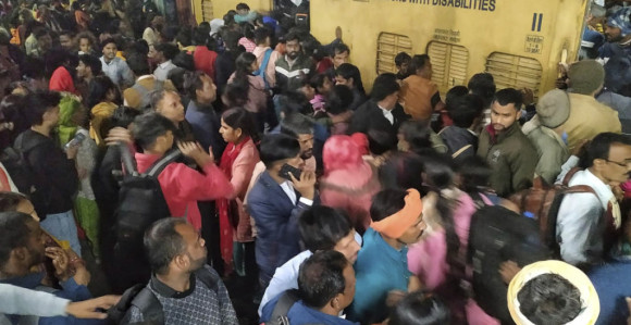 Najmanje 18 mrtvih u stampedu u Nju Delhiju