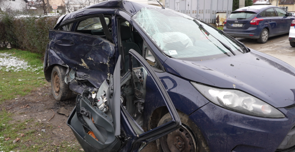 Повријеђени у удесу стабилни, дјевојка пребачена у Београд