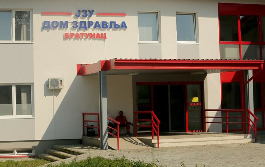 Bratunac:Djevojčica preminula, pozlilo joj na tribinama
