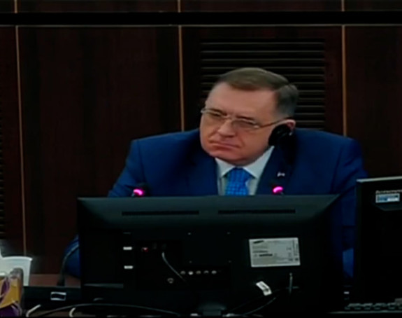 Dodik tvrdi da su uslovi u sudnici nehumani i loši
