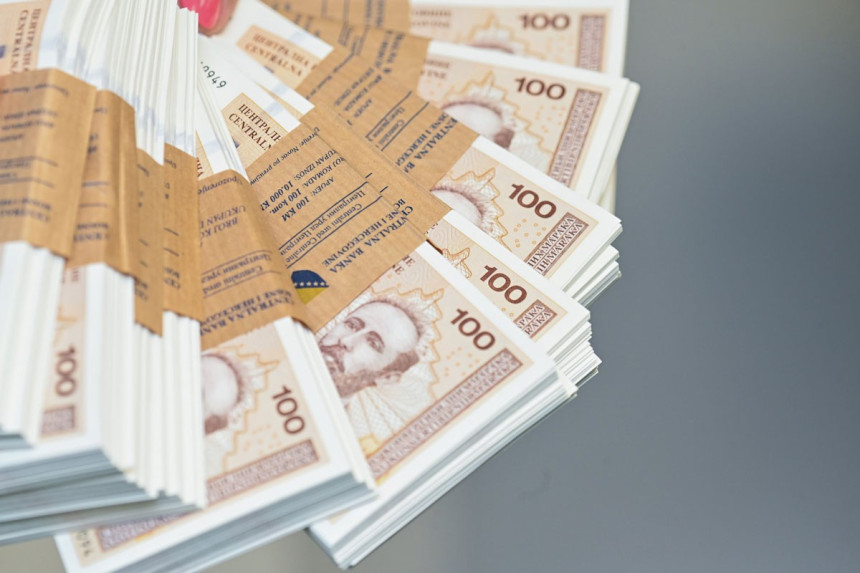 Добит драстично расте, камате никако не падају
