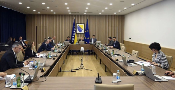 Dodikov SNSD jedno radi u Sarajevu, drugo u Banjaluci