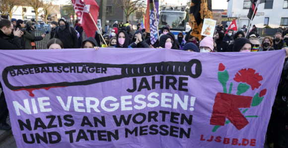 Феминисткиње у Берлину и Кијеву полуголе против АфД-а