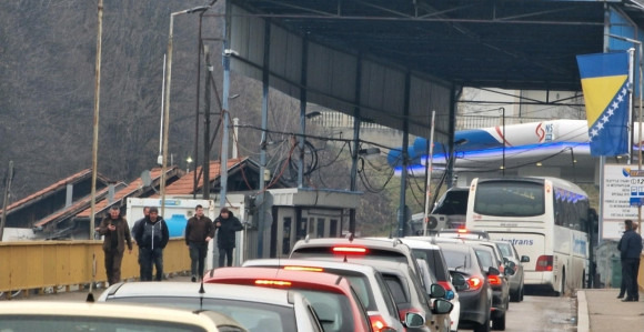 Zašto DGS i policija RS ne rješavaju gužve na prelazima?!