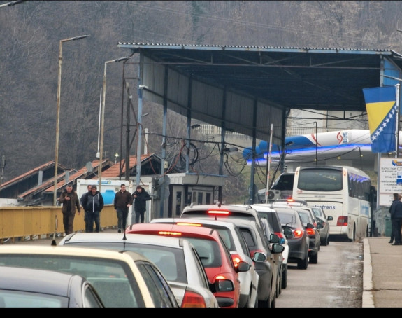 Зашто ДГС и полиција РС не рјешавају гужве на прелазима?!