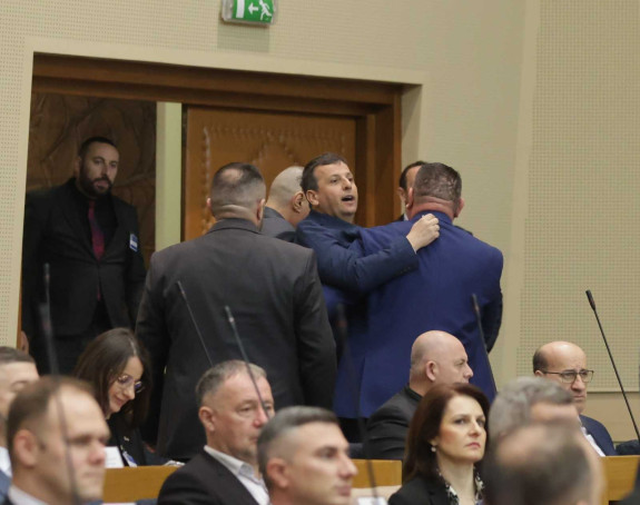 Stevandić izbacio Vukanovića iz skupštinske sale