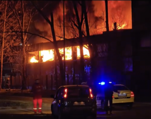 Požar u hali u Novom Sadu, odjekuju detonacije