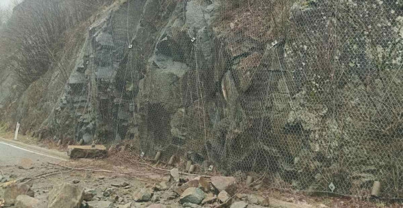 Obrušila se stijena kod Jablanice, formirale se kolone