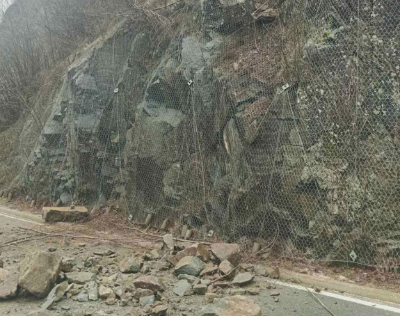 Obrušila se stijena kod Jablanice, formirale se kolone