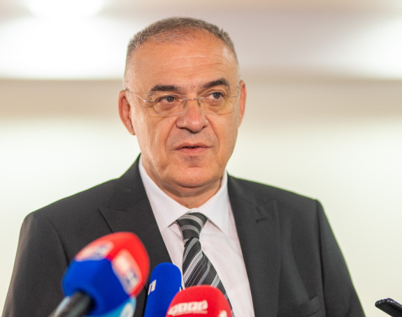 Политички притисци и прогони оних који другачије мисле