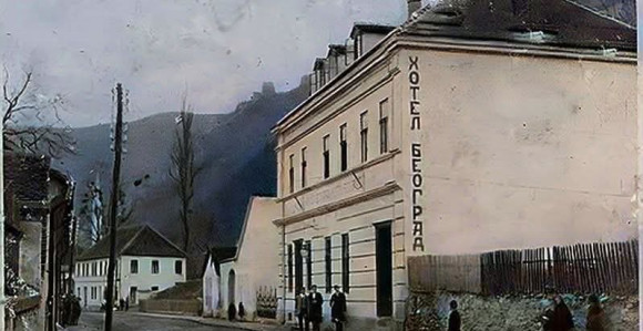 Први хотел у Зворнику носио је име "Беч", подигнут 1895.