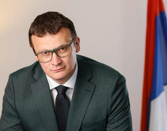 "Narodu marmelada od šipka, to će na kraju i dobiti"