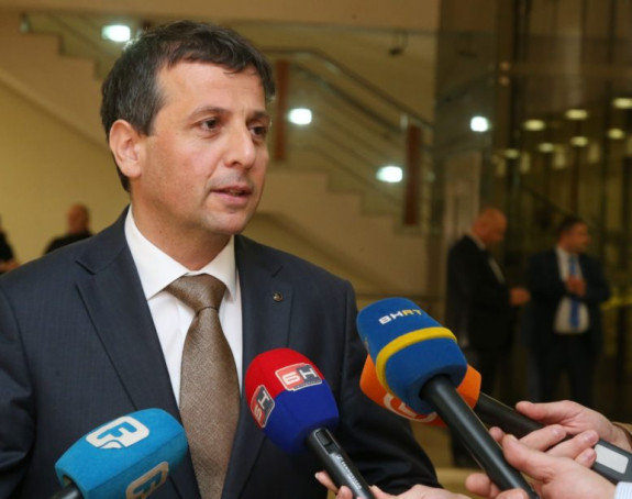 Nećemo na sastanak niti pregovarati sa "uzurpatorom"
