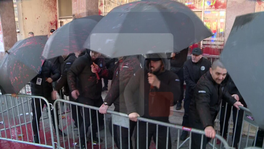 Opozicija pokušala nasilno da uđu u Skupštinu Beograda