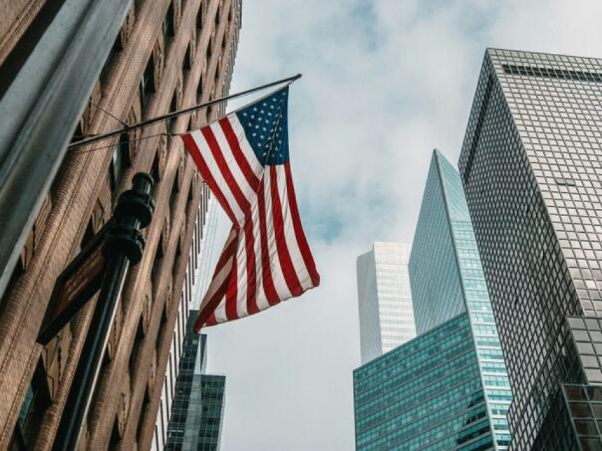 Америка планира затварање десетак конзулата у Европи