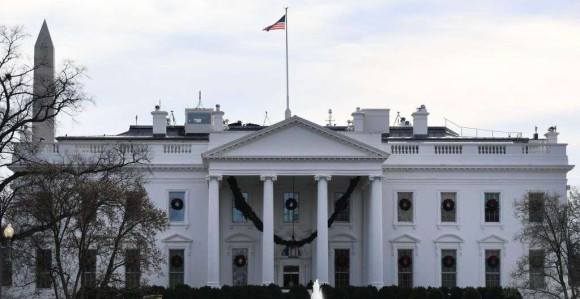 Agenti ranili naoružanog čovjeka ispred Bijele kuće