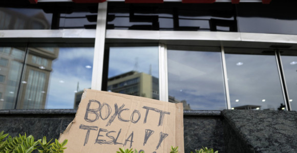 U Lisabonu održan protest protiv Ilona Maska