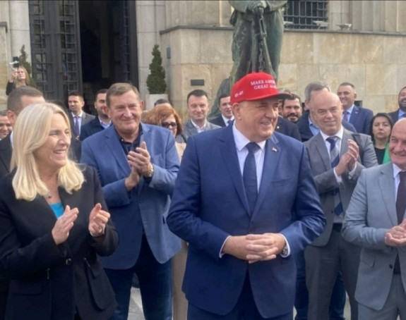 Трампови људи Додика бацили у нокаут: Пише и брише објаве намијењене њима