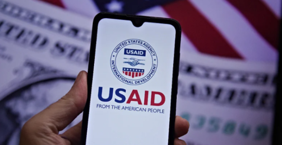 Naredbe osoblju USAID: Dokumente rezati i spaljivati