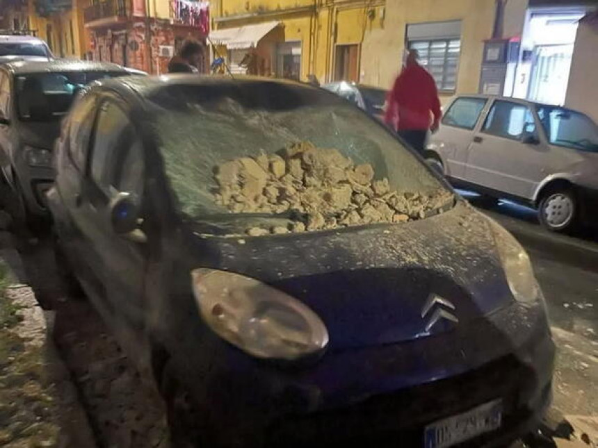 Zemljotres pogodio Italiju: Građani istrčali napolje