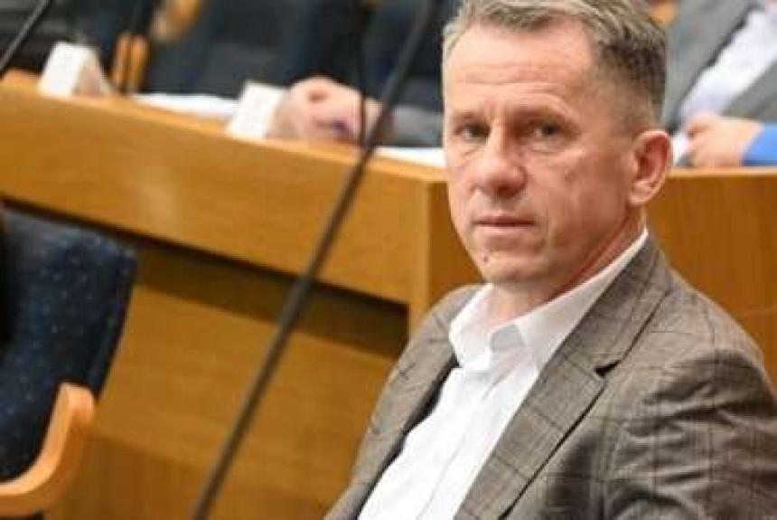 Predsjednik i Vlada RS da povuku novi Ustav Srpske
