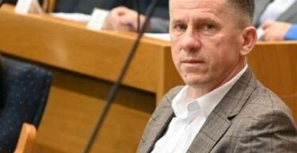 Predsjednik i Vlada RS da povuku novi Ustav Srpske