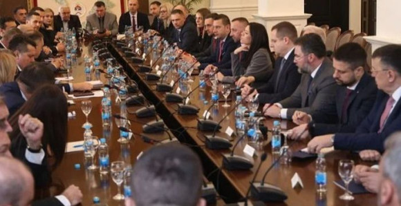 Iz Doboja pitaju: Je li Obren Petrović okrenuo leđa Dodiku?
