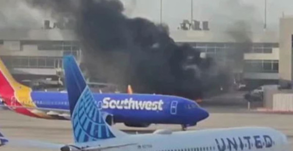 Zapalio se avion u Americi, putnici bježali preko krila