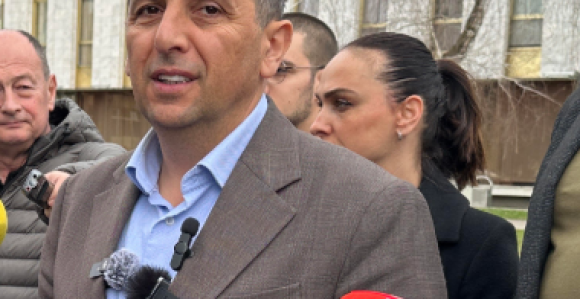 Vukanović nakon paljenja automobila: Ovo je čist fašizam! Stevandić u Skupštini kaže za opoziciju "Pobićemo ih sve"