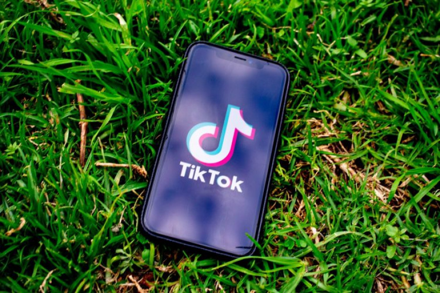 Tirana: Održan protest protiv gašenja Tik Toka