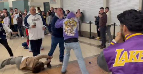 Brutalna makljaža navijača Denvera i Lejkersa (VIDEO)