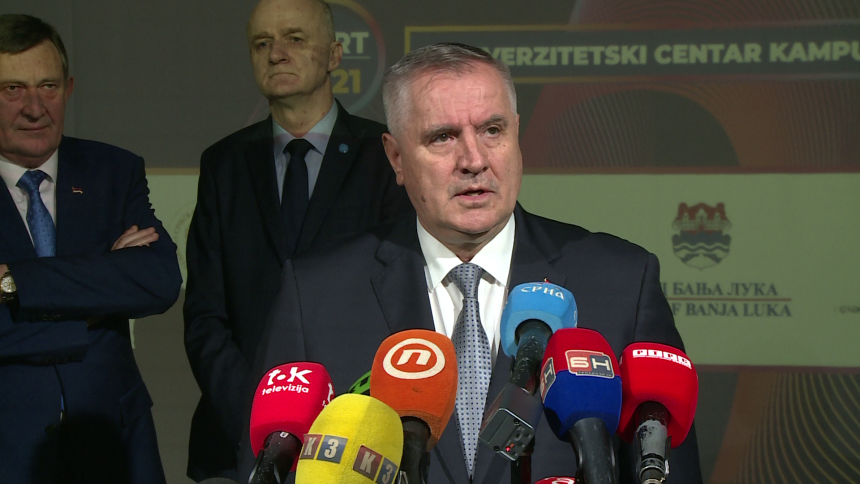 Višković o potjernici: "Ma mogu da me ...poljube“ (VIDEO)