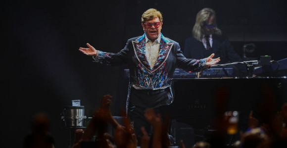 Slavni pevač u sve lošijem stanju, više ne može ni da se potpisuje