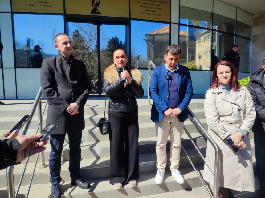 У Требињу протест након паљења возила Небојше Вукановића