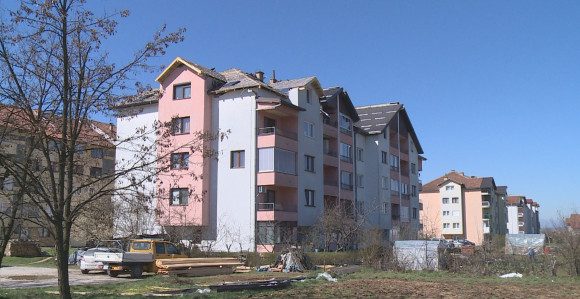 U toku sanacija krova zgrade u Mladicama u Istočnoj Ilidži