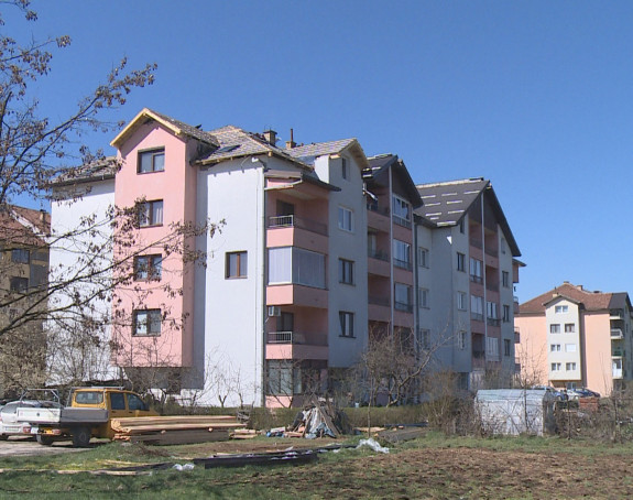 U toku sanacija krova zgrade u Mladicama u Istočnoj Ilidži