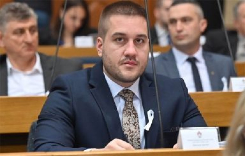Дринић: Српска крпи буџет преко леђа привредника