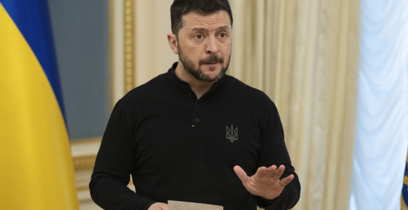 Zelenski ne nosi odijelo zato što nije samo političar?