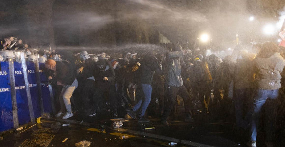 Žestoki sukobi demonstranata i policije u Ankari